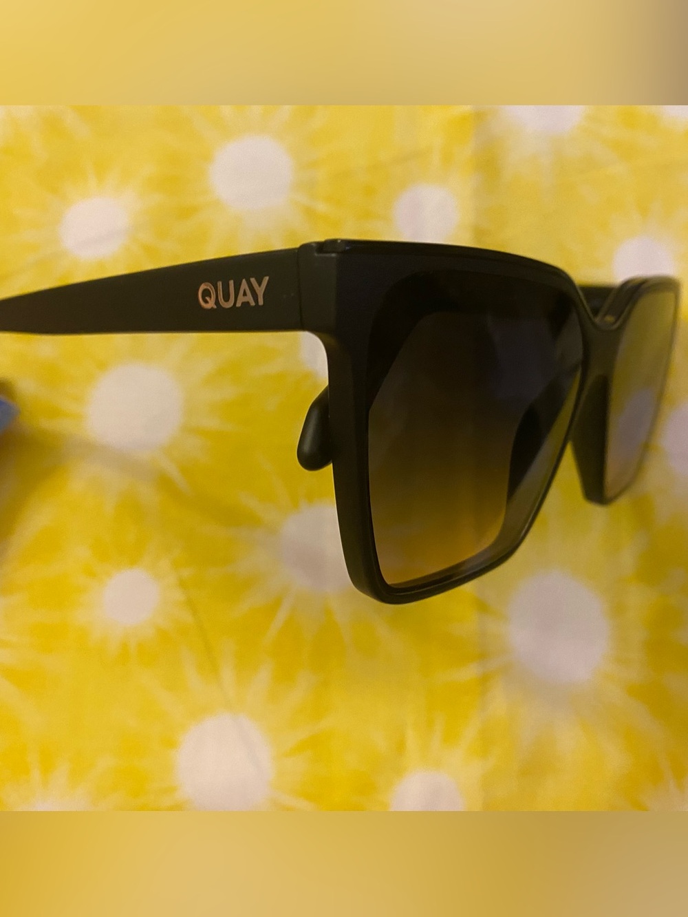 Quay | Level Up | Black Frame / Smoke Polarized Lens - Picture 8 of 16
